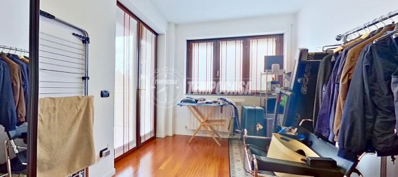 3-salle Appartement à Legnano, Italy No. 274446 10