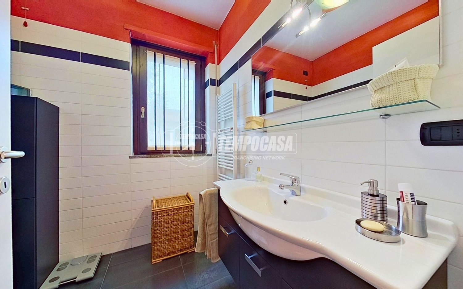 3-salle Appartement à Legnano, Italy No. 274446