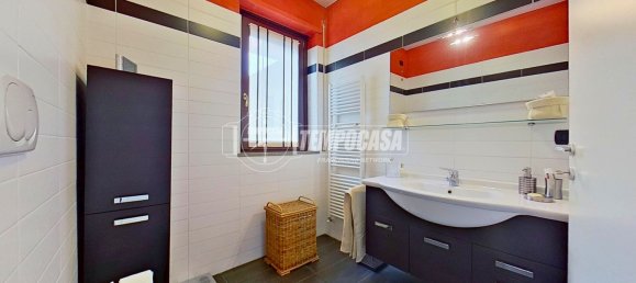 3-salle Appartement à Legnano, Italy No. 274446 8