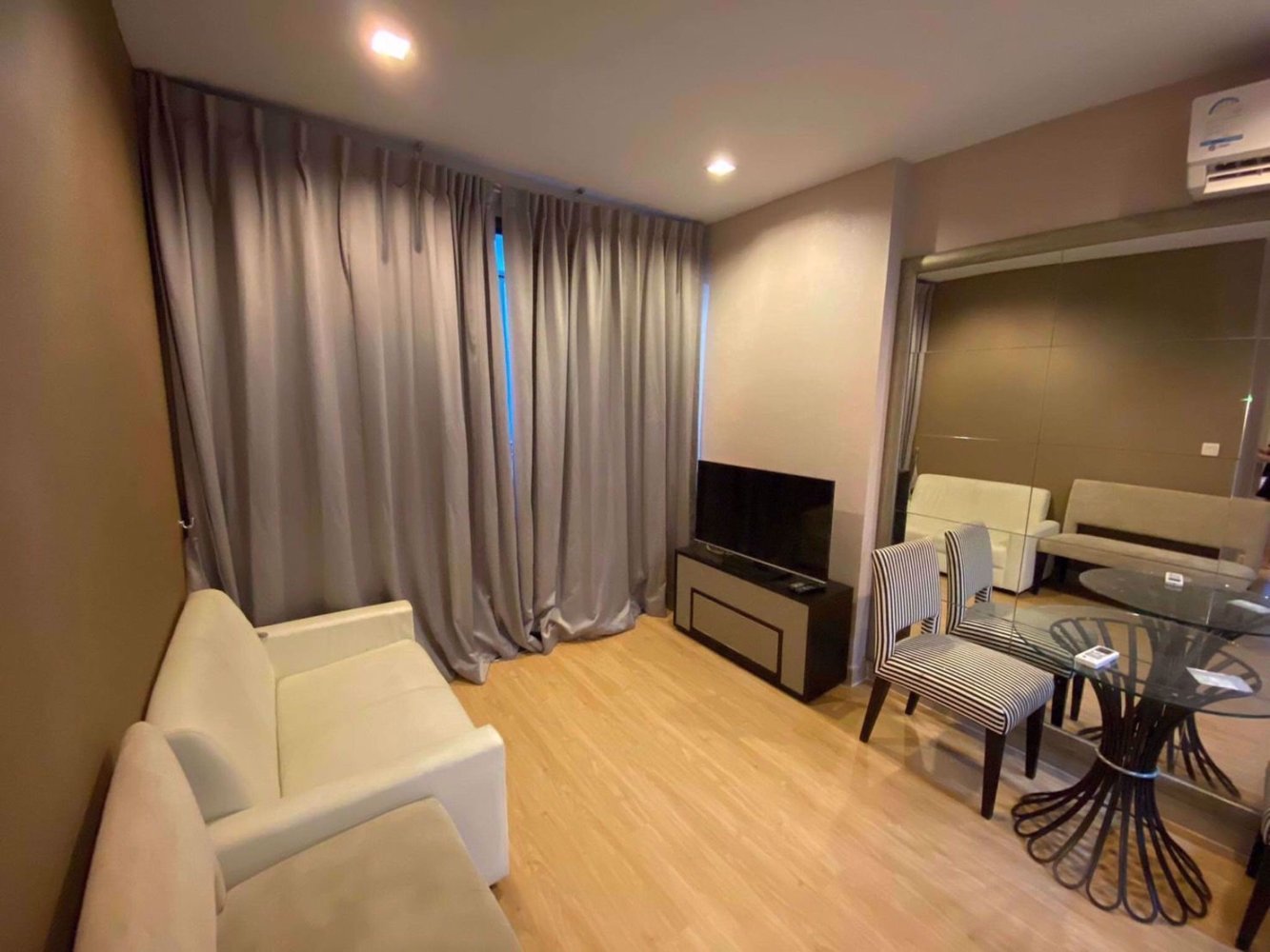 2 bedrooms Condo in Huai Khwang, Thailand No. 4669