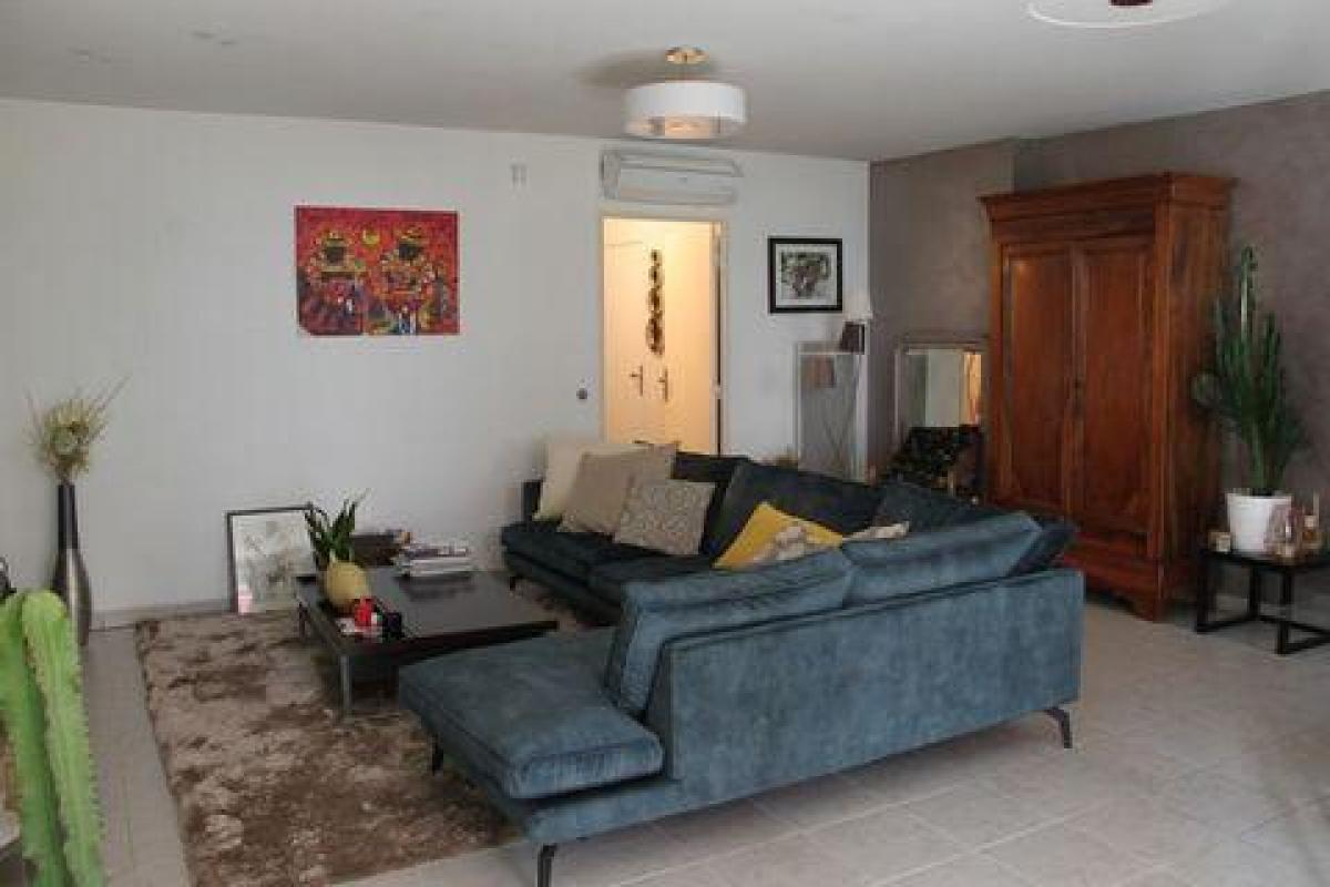 3 bedrooms Condo in Marseille, France No. 13935