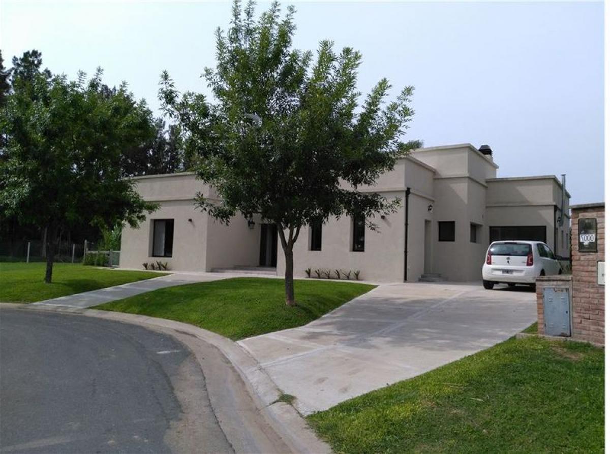 4 bedrooms House in Escobar, Argentina No. 53117