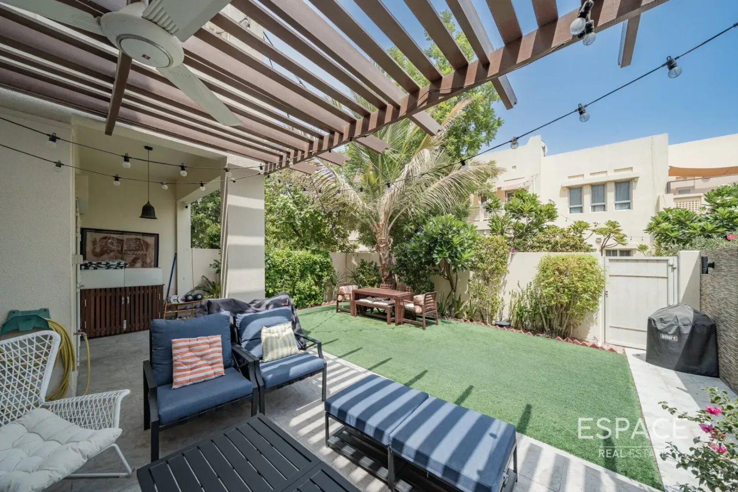 Вилла с 3 спальнями в The Lakes, ОАЭ № 105951