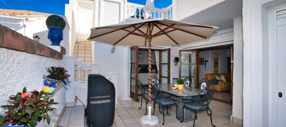 3 bedrooms Villa in Estepona, Spain No. 49770 3