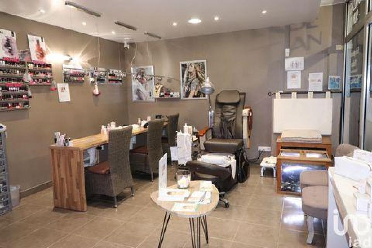 180m² Office in Villemomble, France No. 20284