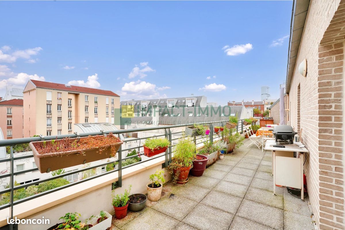 4 bedrooms Duplex in Clichy, France No. 129617