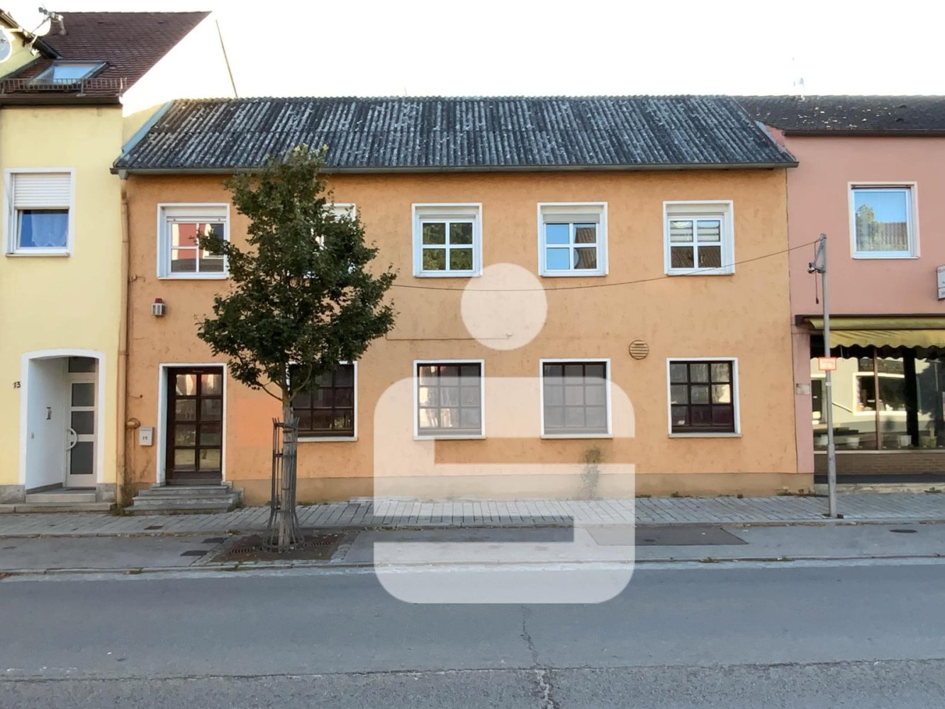 Edificio de 4 habitaciónes en Schwandorf, Germany No. 276285