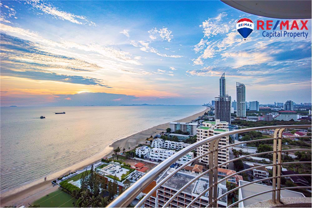 3 bedrooms Condo in Pattaya, Thailand No. 11759