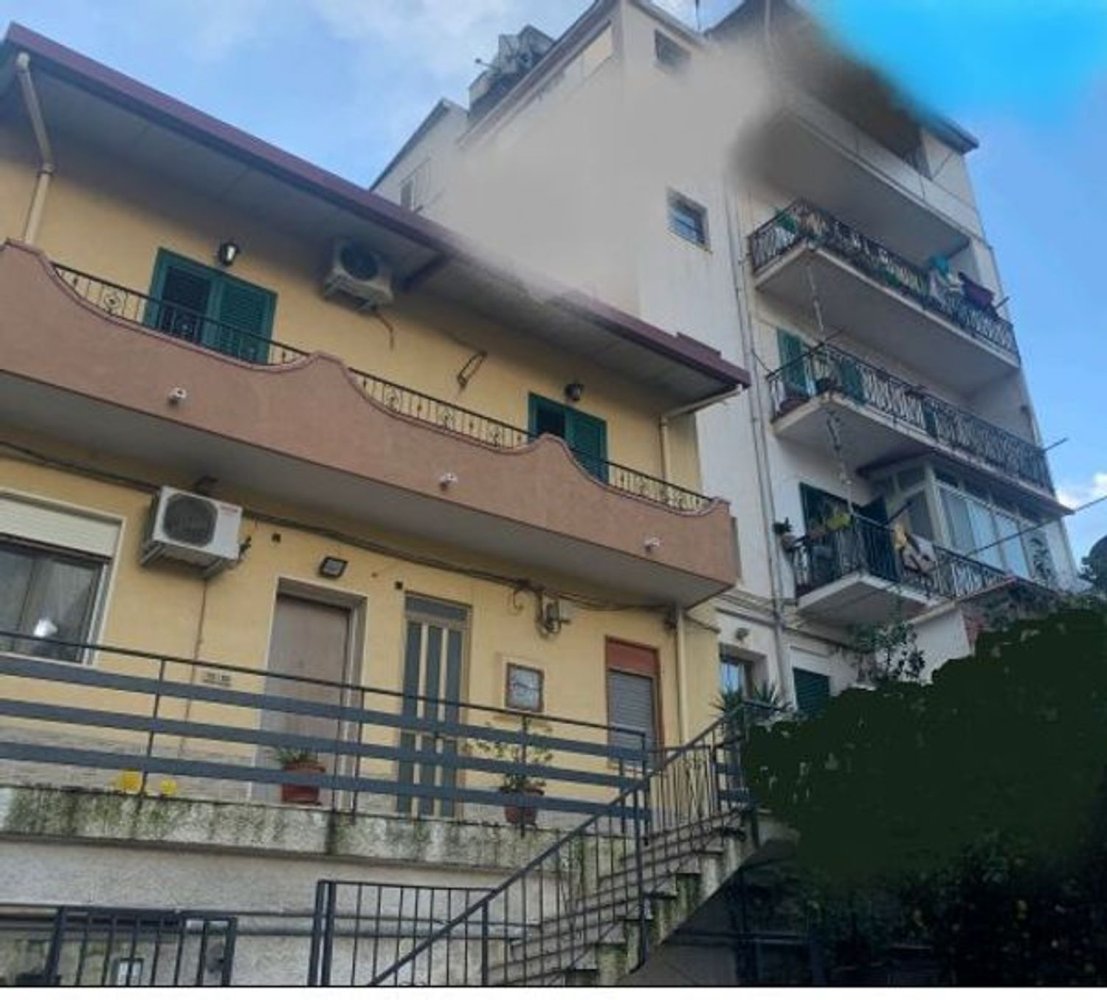 4-salle Appartement à Messina, Italy No. 40899