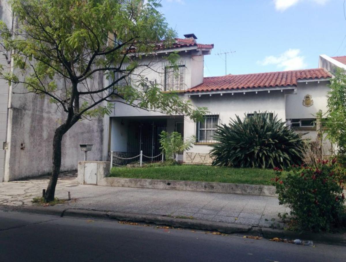 Casa de 3 dormitorios en Bermúdez, Argentina No. 9563