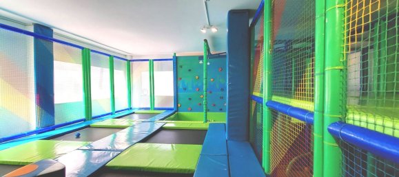 Gewerbliche Immobilie in Fuengirola, Spain 400m², Nr. 77123 9