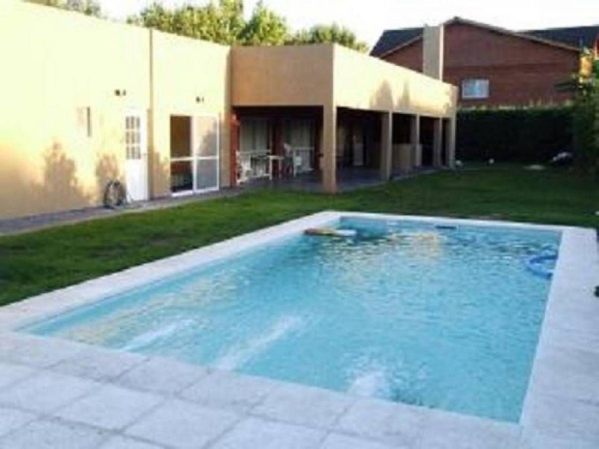 Casa T5 em Malvinas Argentinas, Argentina N.º 12050