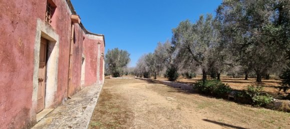 4 bedrooms House in Squinzano, Italy No. 140718 16