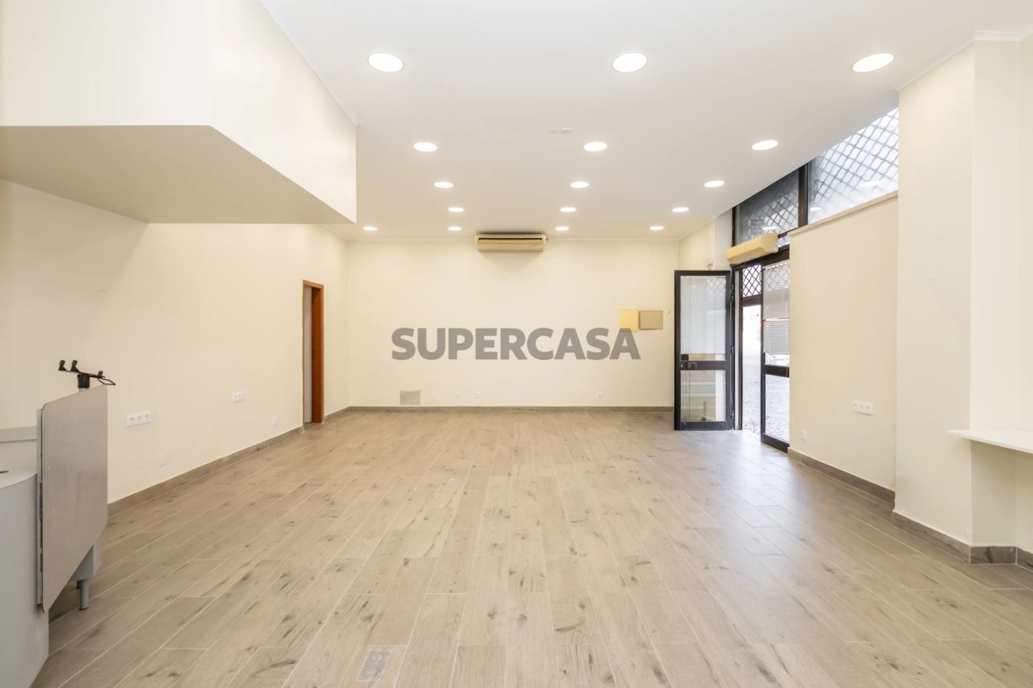 Imóvel comercial em Almada, Portugal 65 m² N.º 334655