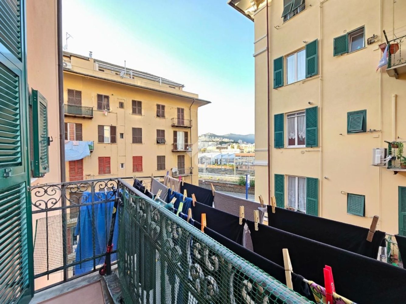 5 rooms Apartment in Genoa, Italy No. 201273