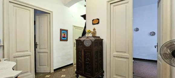 5 rooms Apartment in Genoa, Italy No. 201273 2