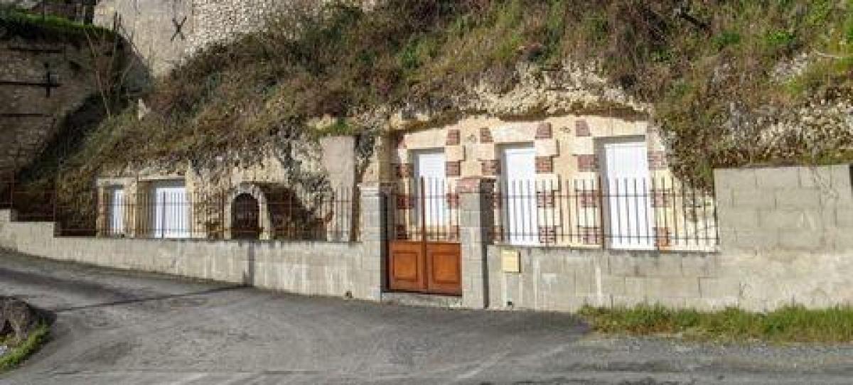 2 bedrooms House in Vouvray, France No. 24639