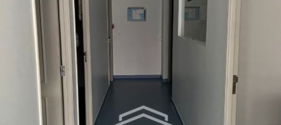 160m² Commercial property in Faro, Portugal No. 77720 8