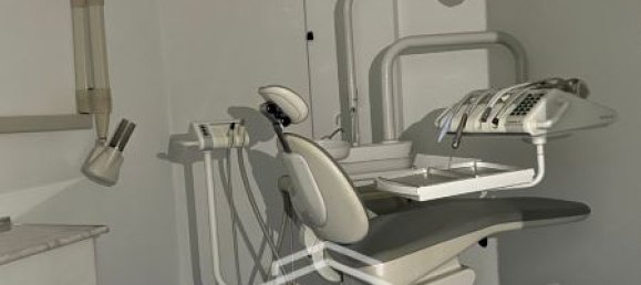 160m² Commercial property in Faro, Portugal No. 77720 9