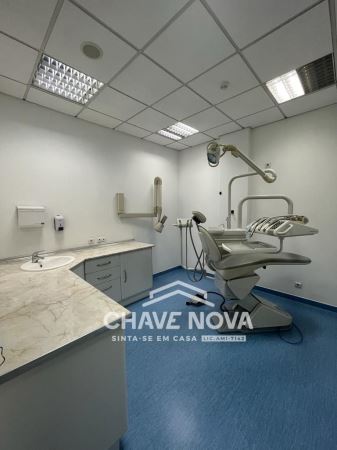 160m² Commercial property in Faro, Portugal No. 77720