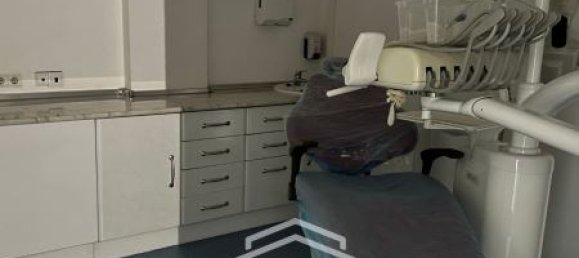 160m² Commercial property in Faro, Portugal No. 77720 11