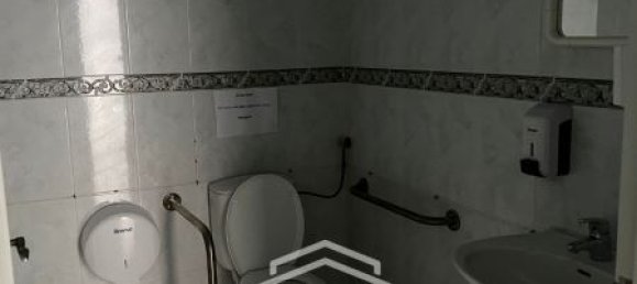 160m² Commercial property in Faro, Portugal No. 77720 7