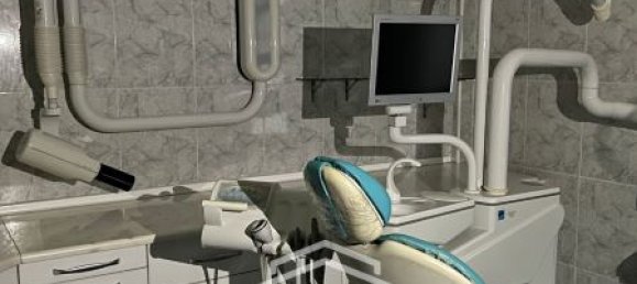 160m² Commercial property in Faro, Portugal No. 77720 5