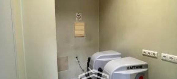 160m² Commercial property in Faro, Portugal No. 77720 22