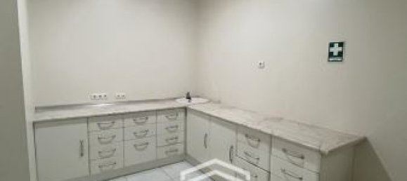 160m² Commercial property in Faro, Portugal No. 77720 18