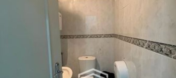 160m² Commercial property in Faro, Portugal No. 77720 17