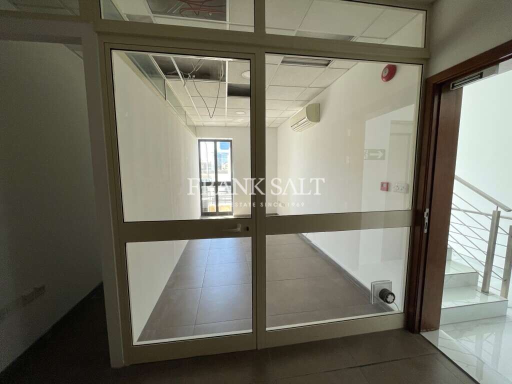 85m² Office in Birkirkara, Malta No. 12452