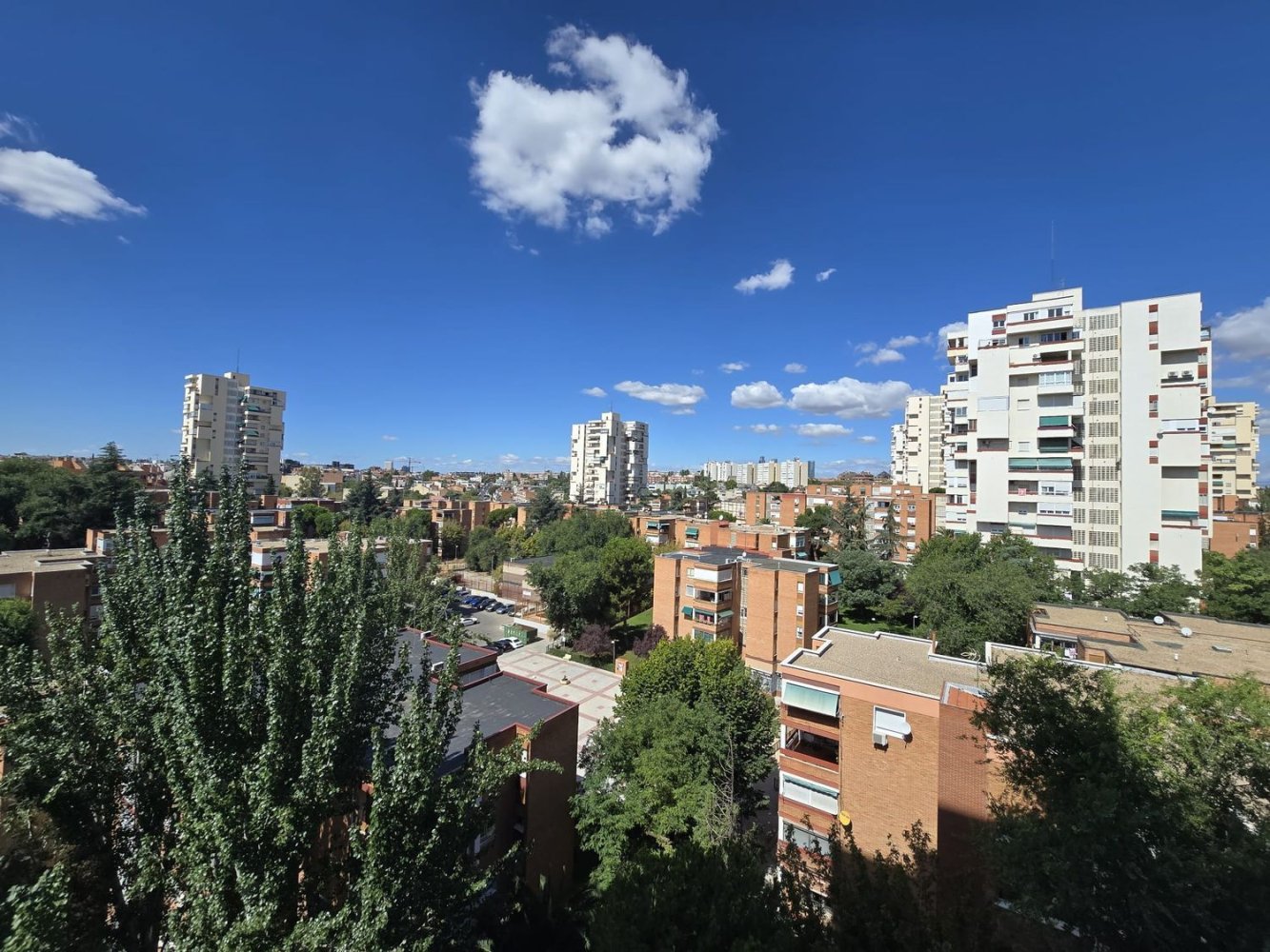 3 bedrooms Apartment in Madrid, Spain No. 223118