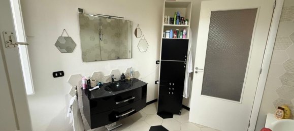 3 rooms Apartment in Cagliari, Italy No. 8774 12