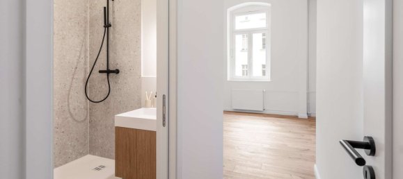 Квартира с 4 комнатами в Митте, Германия № 66116 3