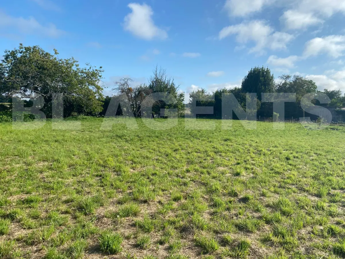 2008m² Land in Sarthe, France No. 297095