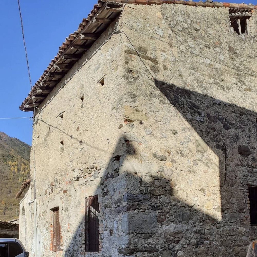 Casa de 5 dormitorios en Zone, Italy No. 388658