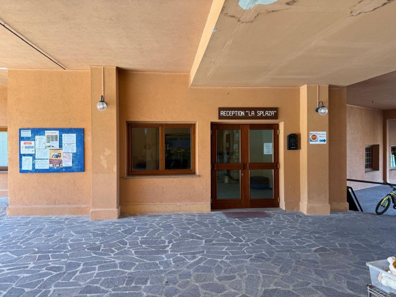 Gewerbliche Immobilie in Artogne, Italy 2140m², Nr. 285024