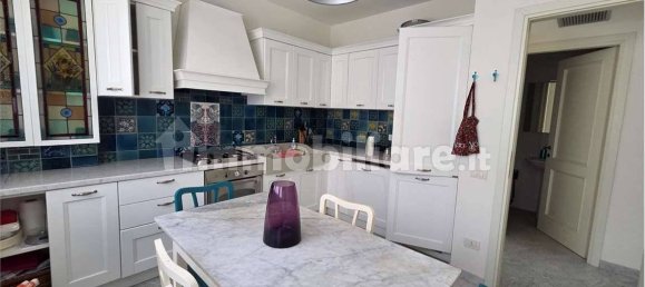 2 bedrooms Villa in Bordighera, Italy No. 319237 10