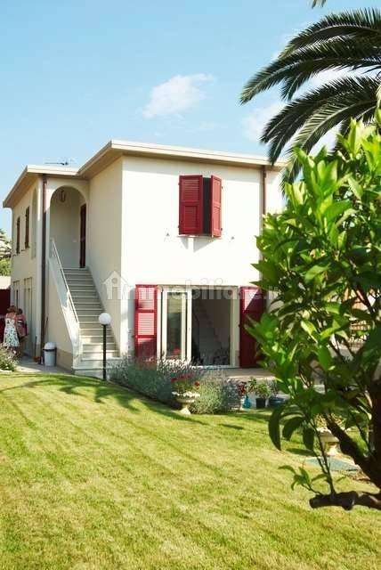2 bedrooms Villa in Bordighera, Italy No. 319237