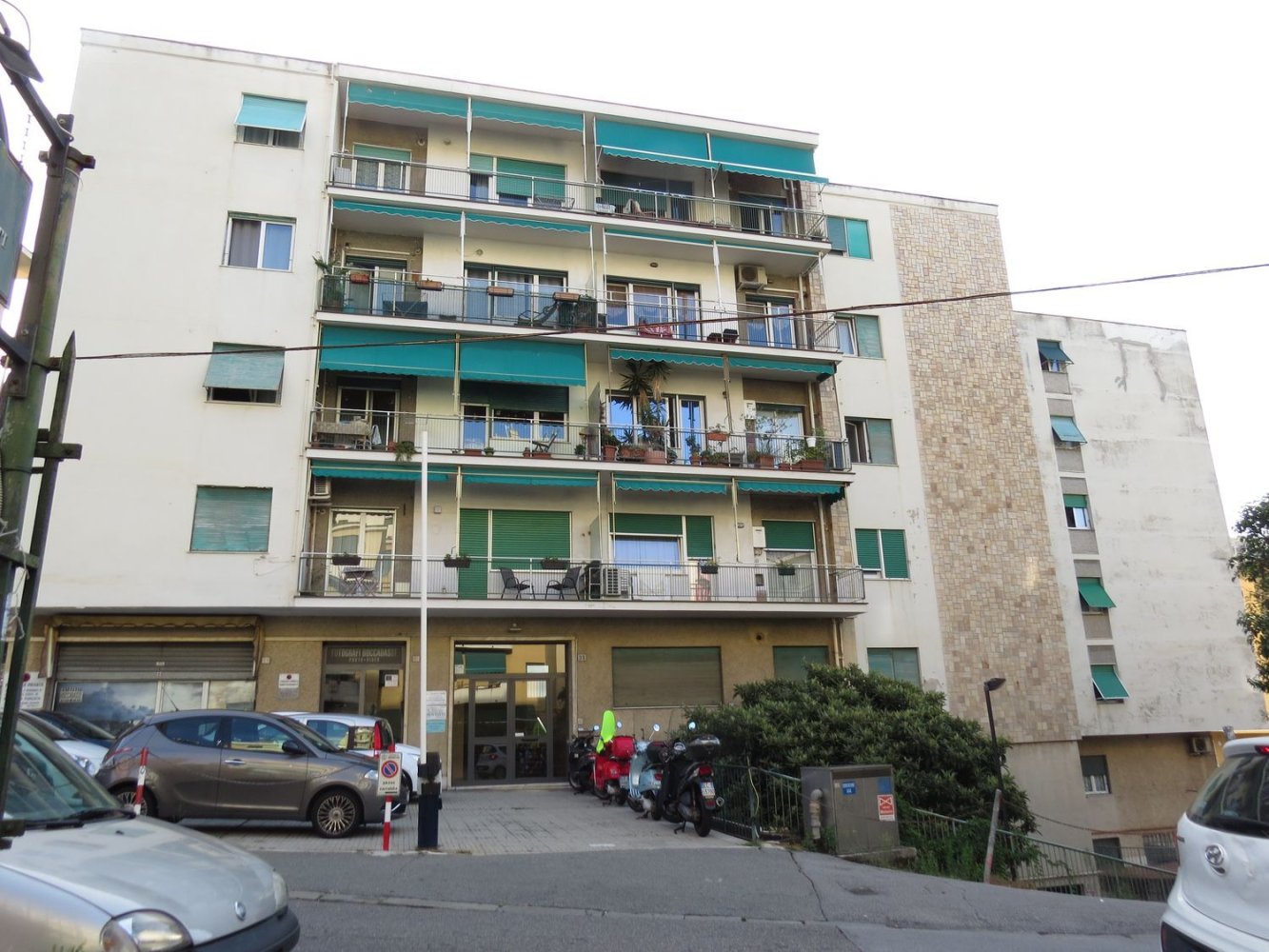 3 bedrooms Apartment in Genoa, Italy No. 335706