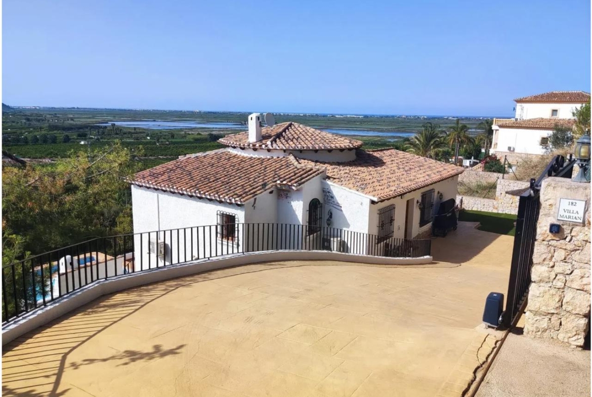 Вилла с 4 спальнями в Пего, Испания № 179812