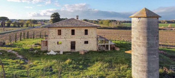 4 bedrooms House in Castiglione del Lago, Italy No. 371 3