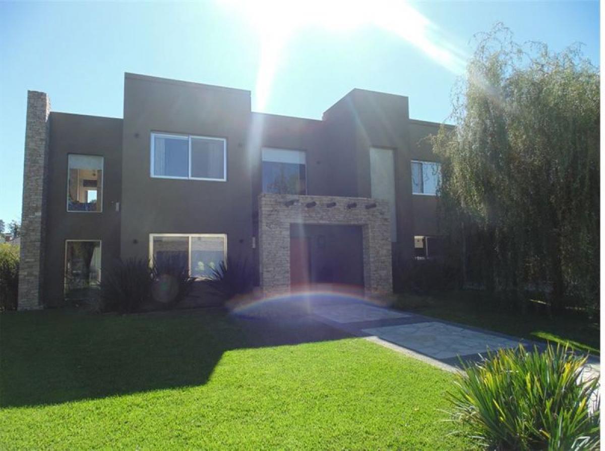 6 bedrooms House in Moreno, Argentina No. 10988