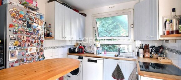 2 bedrooms Apartment in Suresnes, France No. 179439 5