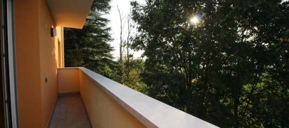 Квартира с 2 спальнями в Комо, Италия № 183417 3