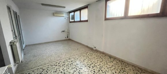 57m² Office in Palermo, Italy No. 298780 2