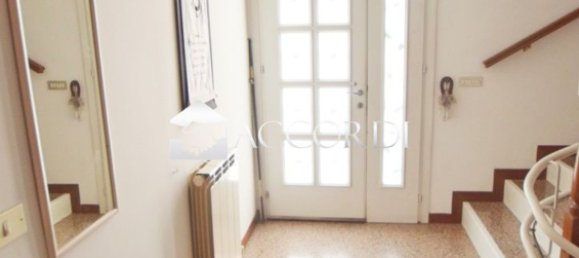 6 rooms Villa in Castelfranco Veneto, Italy No. 300812 2