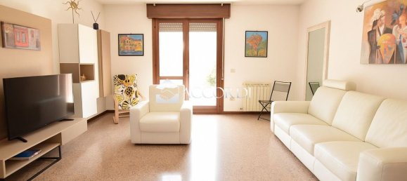 6 rooms Villa in Castelfranco Veneto, Italy No. 300812 6