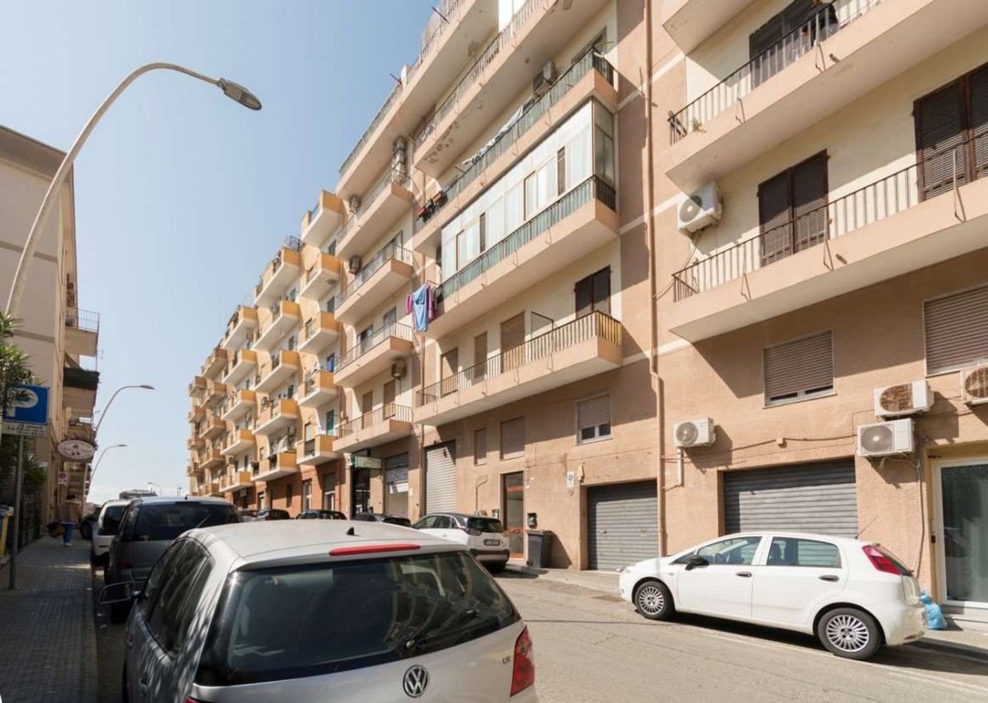 Квартира с 6 комнатами в Кальяри, Италия № 233445