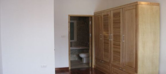 2 bedrooms Apartment in Ba Dinh, Vietnam No. 5212 8